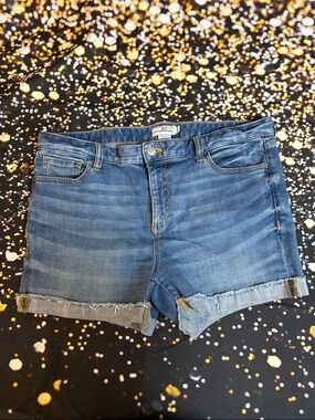 Vineyard Vines Medium Blue Denim Frayed Hem Shorts (0033)